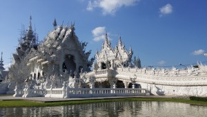 Wot Rong Kun Chiang Rai Wat Rong Khun located in the northern Thailand Province of Chiang Rai is definitely something to marvel at. The inspiration behind Wat Rong Khun, or the White Temple is Chalermchai Kositpipat, a local artist from Chiang Rai, who with his own money has completely rebuild the original temple which was in a state of disrepair. Chalermchai Kositpipat has spent approximately THB40 million of his own money on Rong Khun.