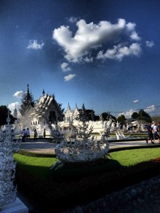 Wot Rong Kun Chiang Rai Wat Rong Khun located in the northern Thailand Province of Chiang Rai is definitely something to marvel at. The inspiration behind Wat Rong Khun, or the White Temple is Chalermchai Kositpipat, a local artist from Chiang Rai, who with his own money has completely rebuild the original temple which was in a state of disrepair. Chalermchai Kositpipat has spent approximately THB40 million of his own money on Rong Khun.