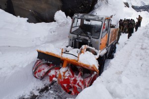 Army Engineers Start Manali – Rohtang Pass Snow Clearance Operations