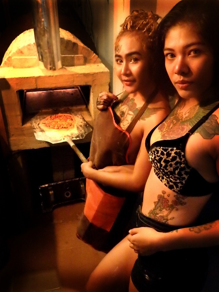 wise guy pizzeria ban pong pizza thailand wood fire pizza ratchaburi