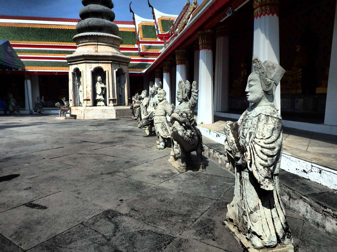 Bucket listing Wat Arun, Temple of Dawn in Bangkok