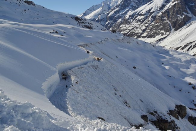 Army Engineers Start Manali – Rohtang Pass Snow Clearance Operations