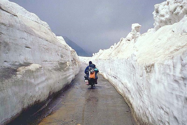 After Heavy Snow This Season, Manali – Rohtang Pass Highway Finally Opened